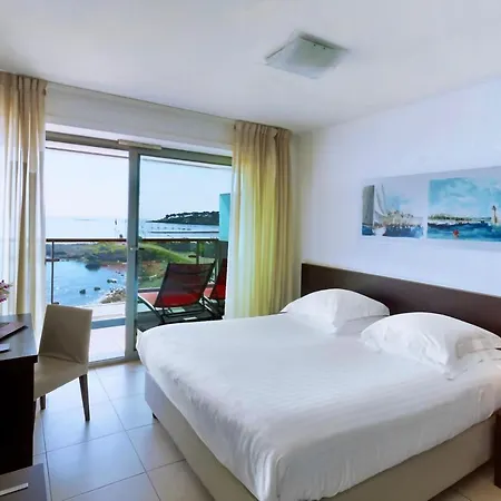 Royal - Luxury Hotel, Residence, & 4*