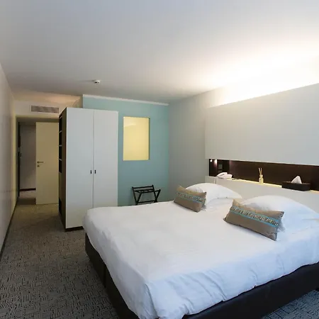 로열 앙티베 - 럭셔리 호텔, 레지던스, 비치&스파