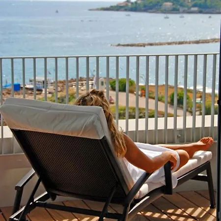 로열 앙티베 - 럭셔리 호텔, 레지던스, 비치&스파 호텔