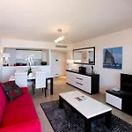 Royal - Luxury Hotel, Residence, & מלון