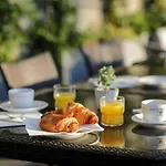 Royal - Luxury Hotel, Residence, & מלון אנטיב