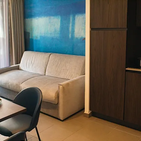 Royal - Luxury Hotel, Residence, & אנטיב