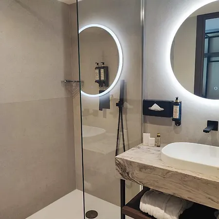 Royal - Luxury Hotel, Residence, & 4*