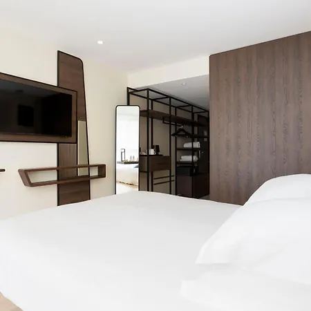 Royal - Luxury Hotel, Residence, & Hotell