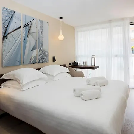 Royal - Luxury Hotel, Residence, & Hotell 4*