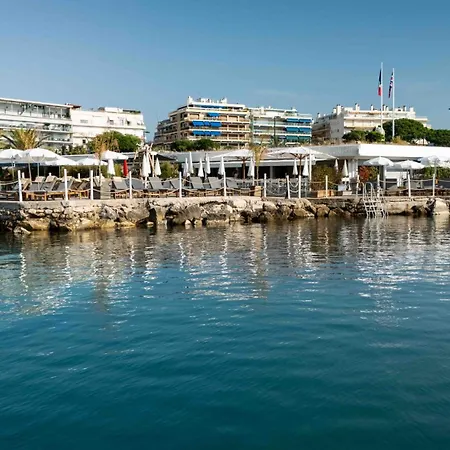 Royal - Luxury Hotel, Residence, & Hotell 4*