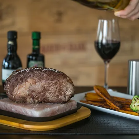 Royal - Luxury Hotel, Residence, & Hotell