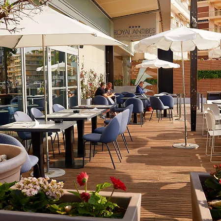 Royal - Luxury Hotel, Residence, & Hotell 4*