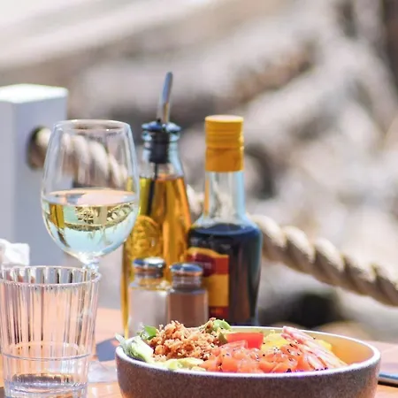 Royal - Luxury Hotel, Residence, & Hotell 4*