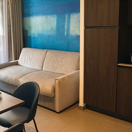 Royal - Luxury Hotel, Residence, & מלון 4*