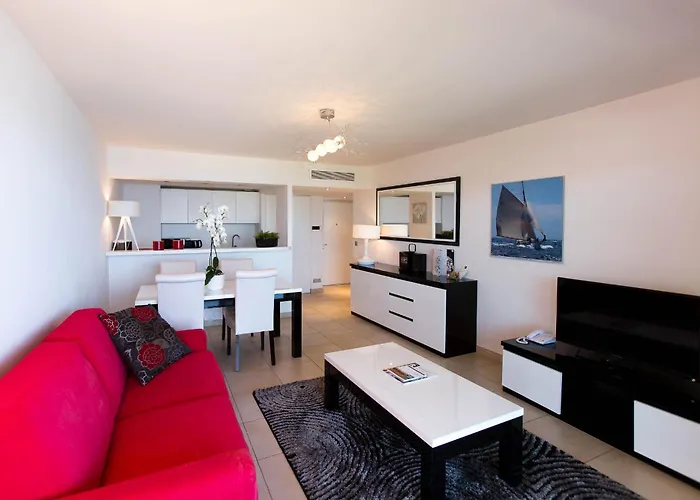 ロイヤル ラグジュアリー レジデンス ビーチ ＆ スパ ホテル