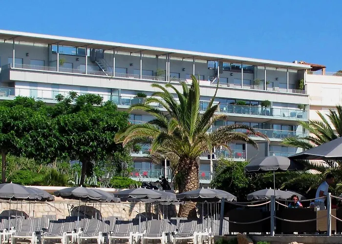 ロイヤル ラグジュアリー レジデンス ビーチ ＆ スパ 4*